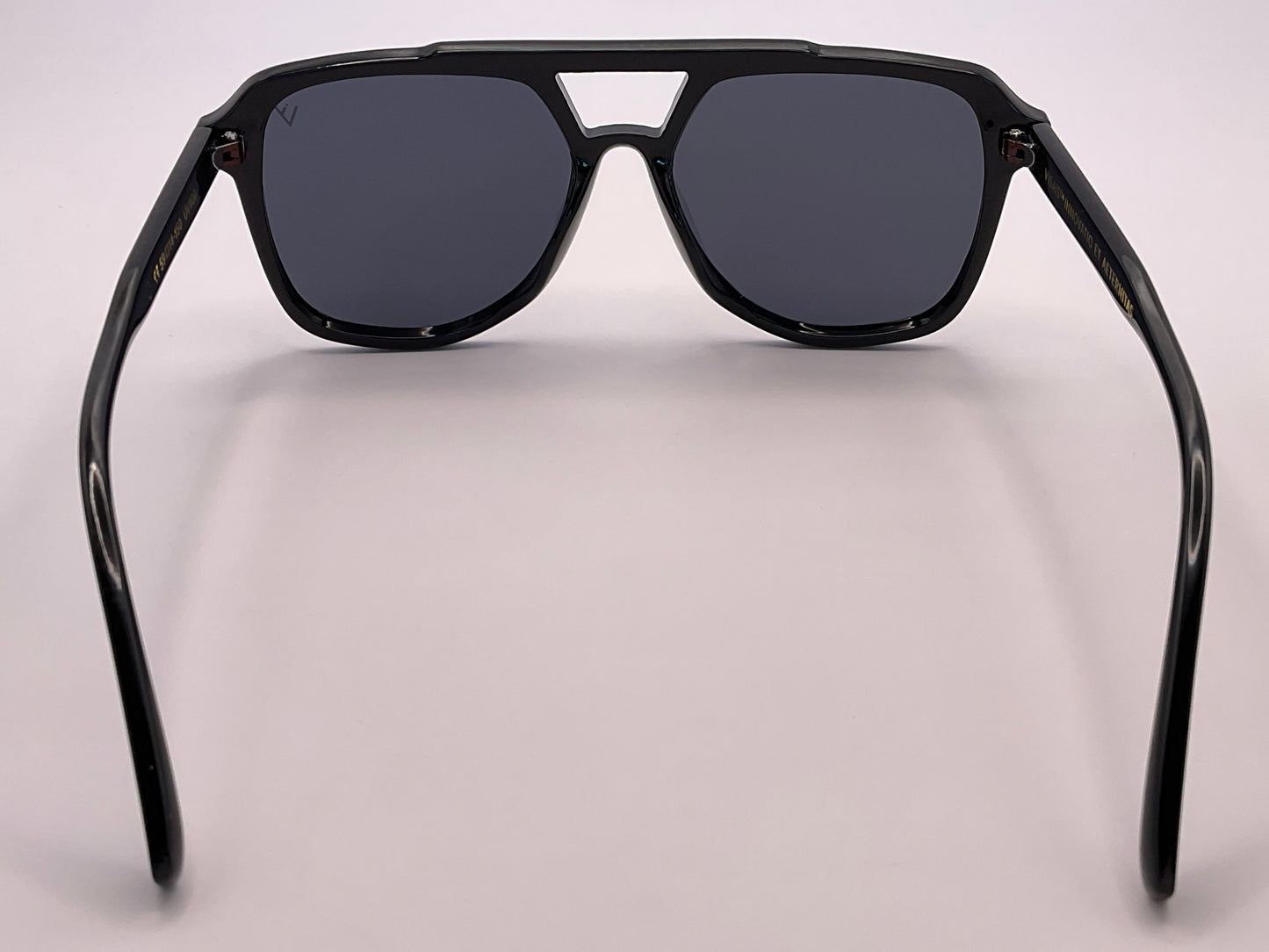 < VISAIS NUNTII ID - 337061/7A >