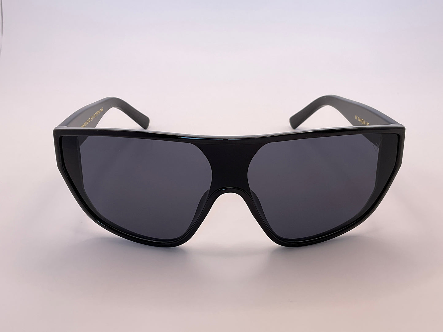 < VISAIS NUNC FRUERE ID - 337016/3A >