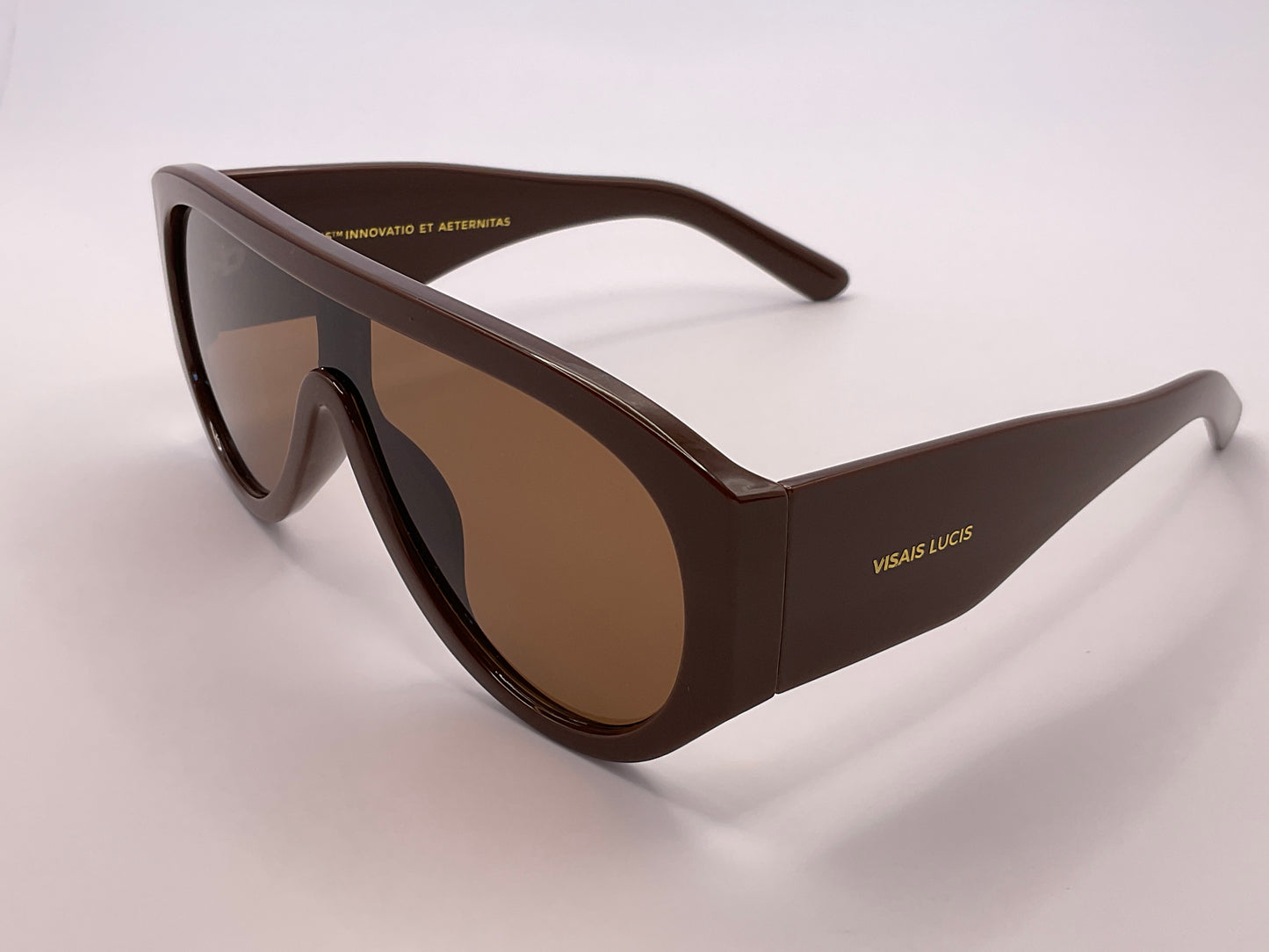 < VISAIS LUCIS ID - 337030/5D >