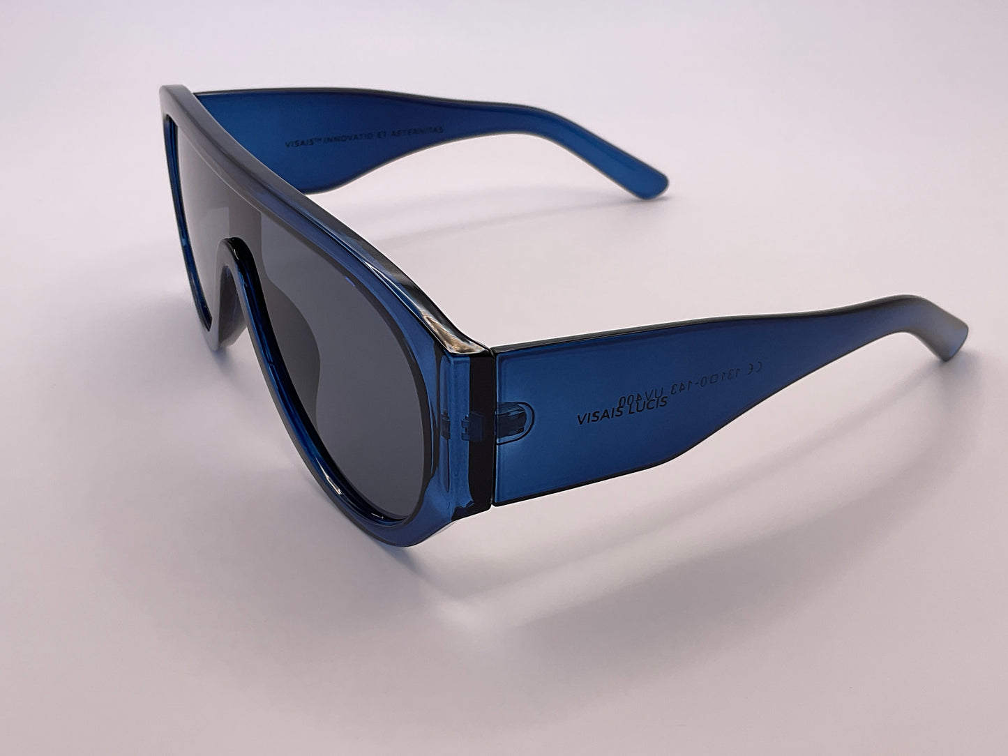 < VISAIS LUCIS ID - 337030/5E >