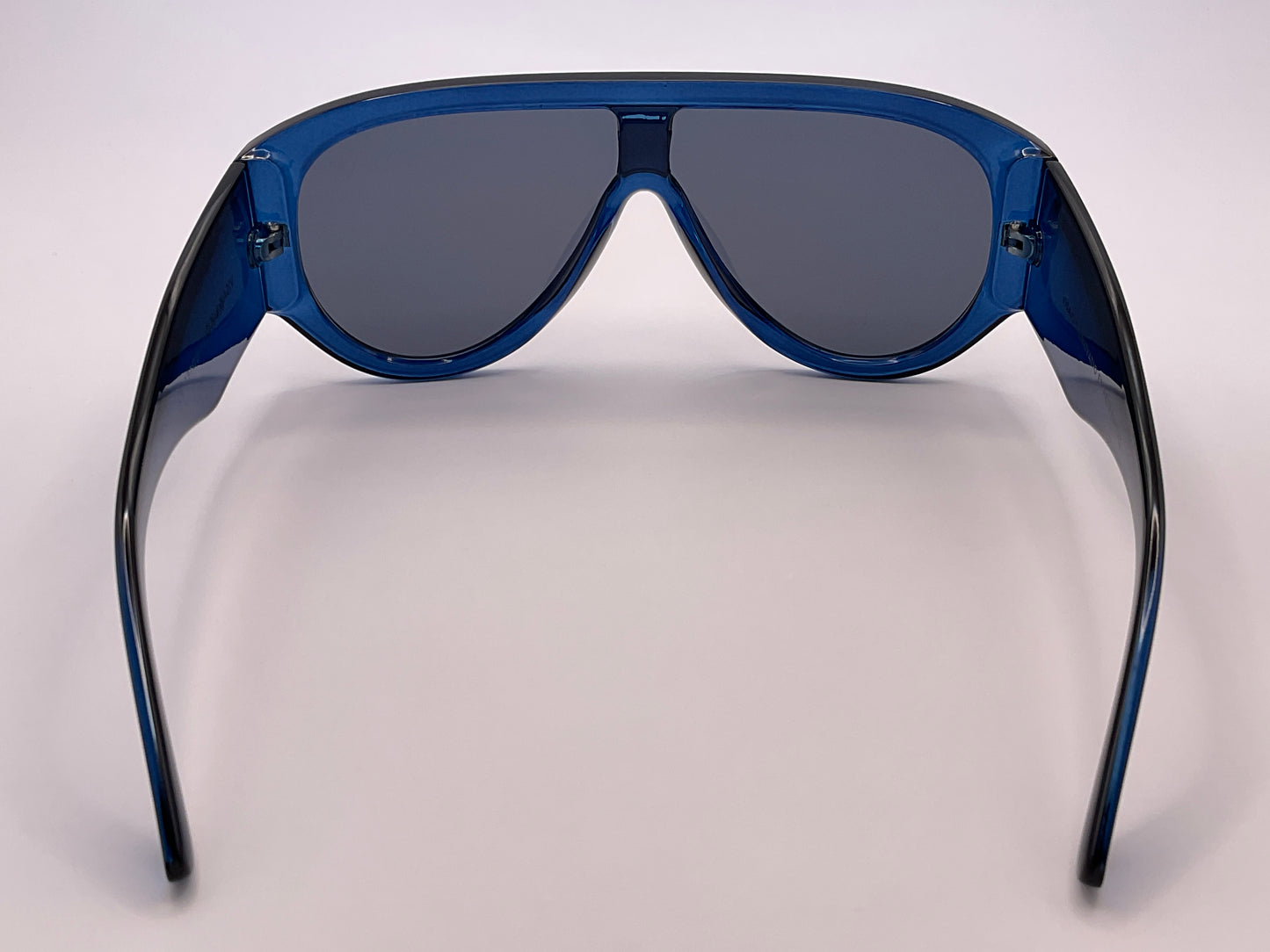 < VISAIS LUCIS ID - 337030/5E >