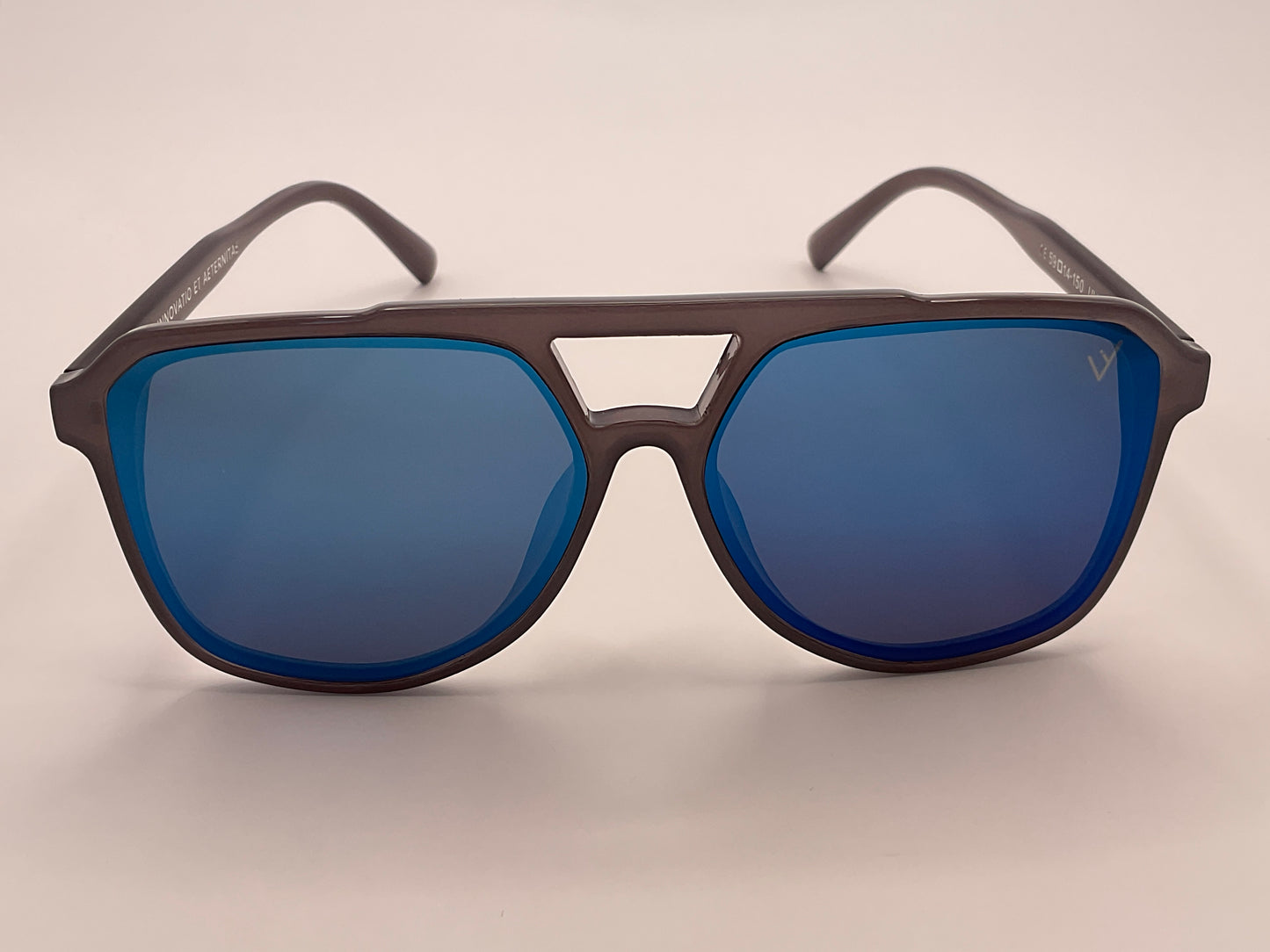 < VISAIS NUNTII  ID - 337061/7F >