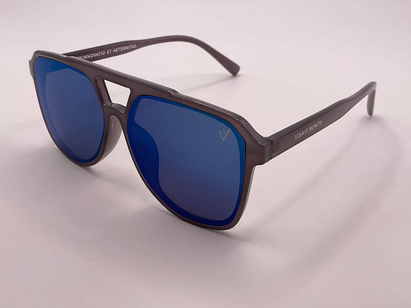 < VISAIS NUNTII  ID - 337061/7F >