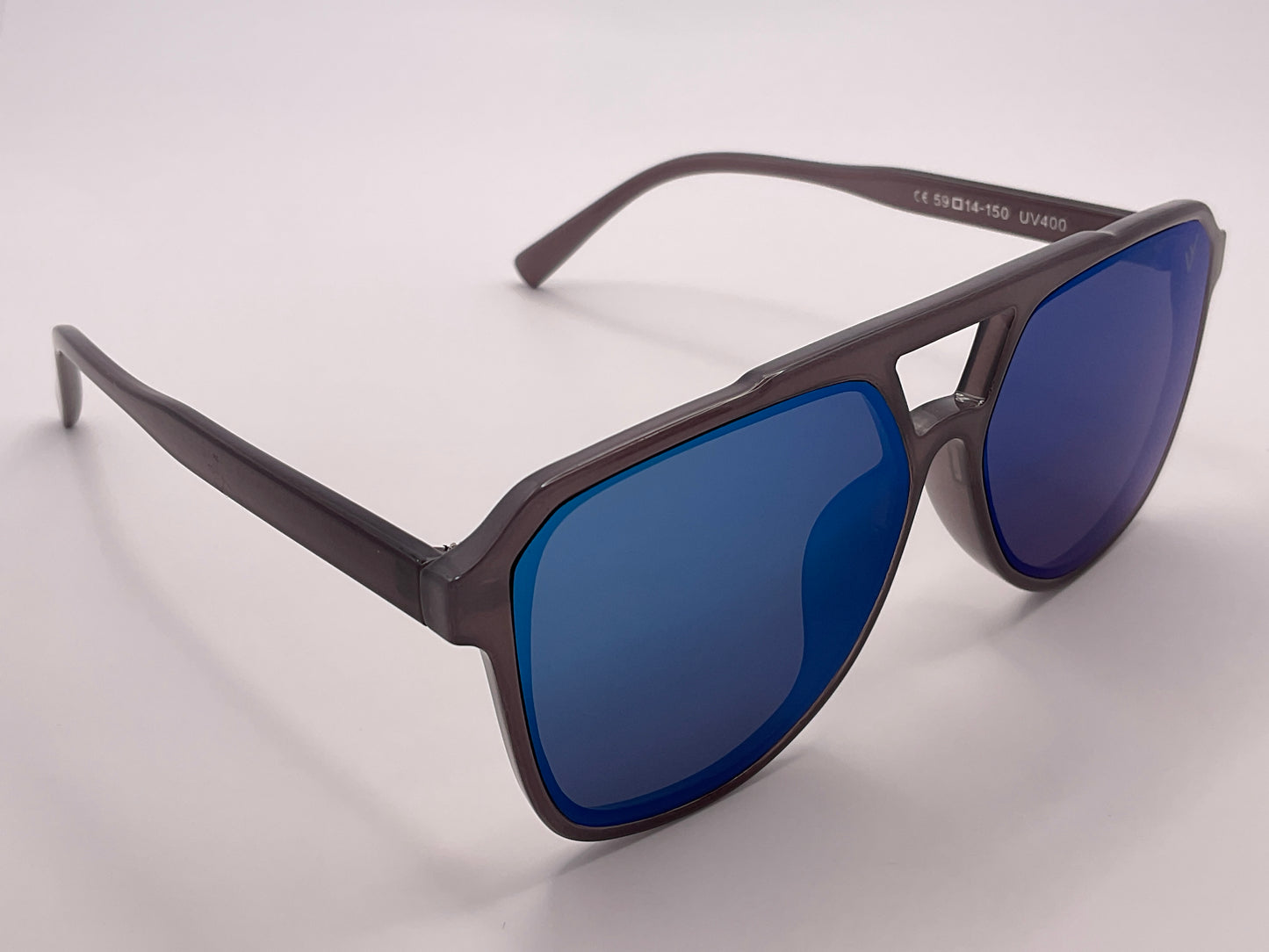 < VISAIS NUNTII  ID - 337061/7F >