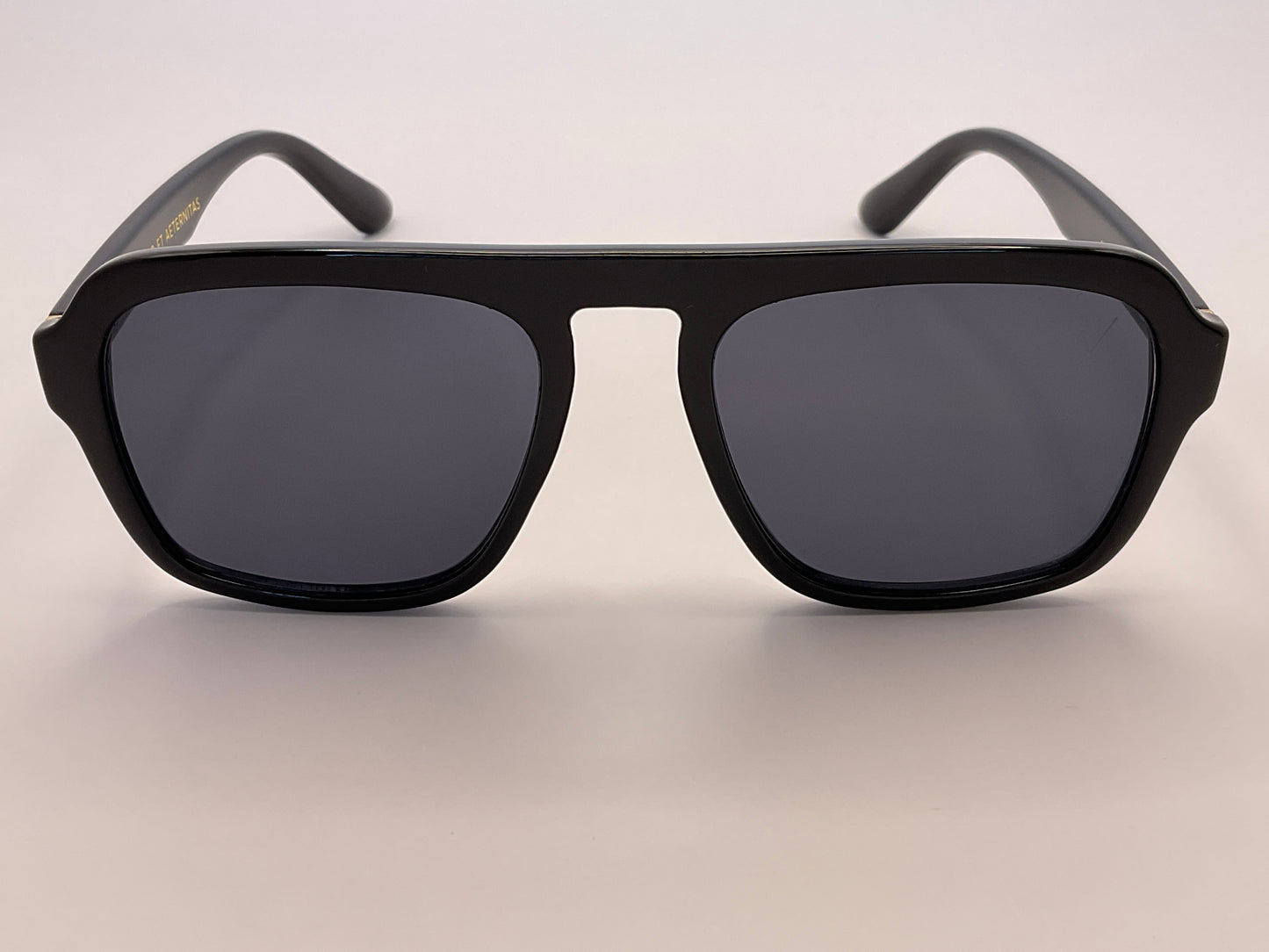 < VISAIS FUTURI  ID - 337085/10A >