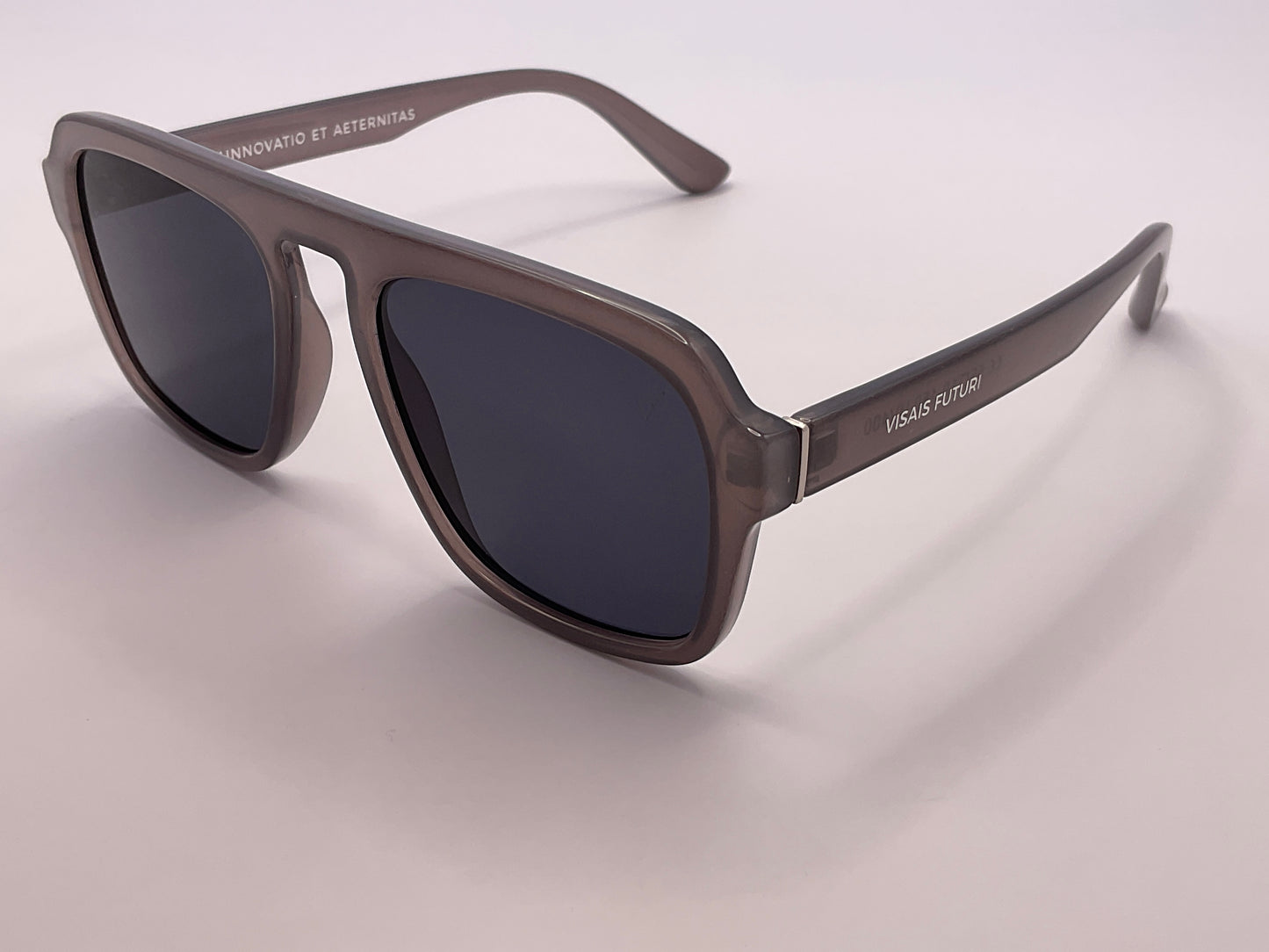 < VISAIS FUTURI  ID - 337085/10D >