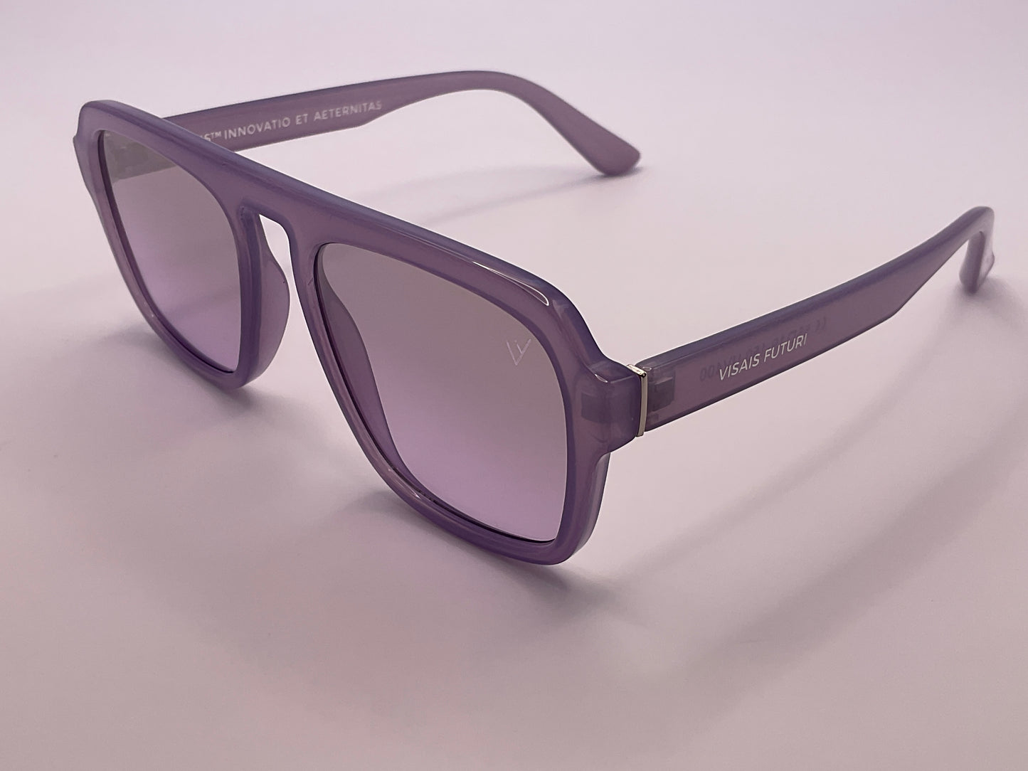 < VISAIS FUTURI  ID - 337085/10F >