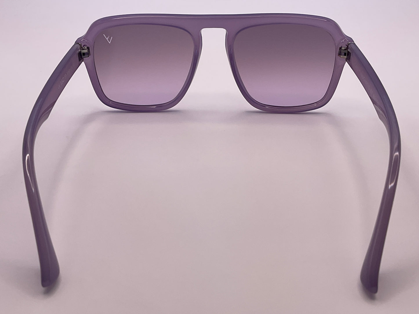 < VISAIS FUTURI  ID - 337085/10F >