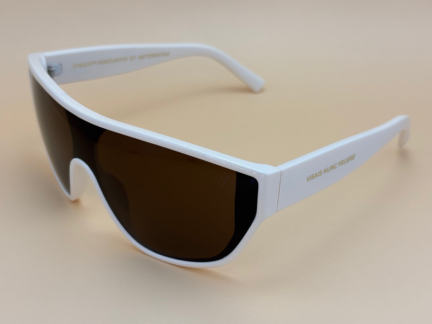 < VISAIS NUNC FRUERE ID - 337016/3B >